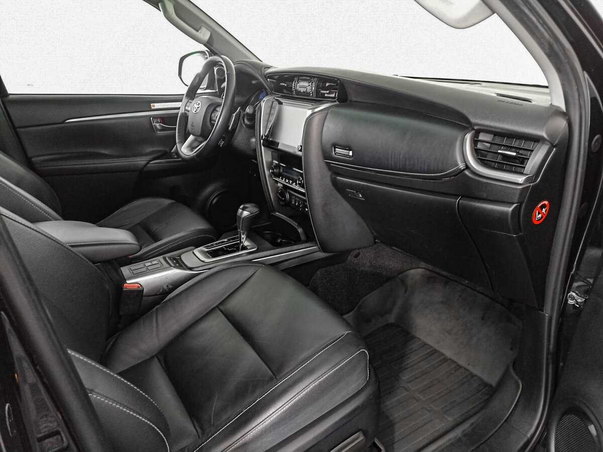 Купить Toyota Fortuner с пробегом. Фото: #6