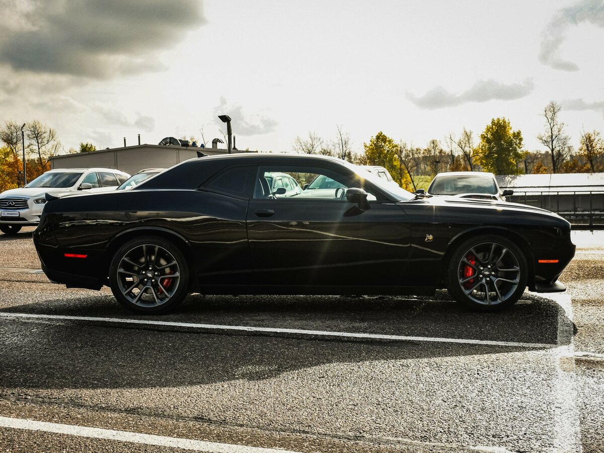 Купить Dodge Challenger с пробегом. Фото: #3