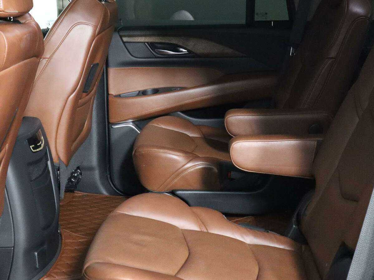 Купить Cadillac Escalade с пробегом. Фото: #7