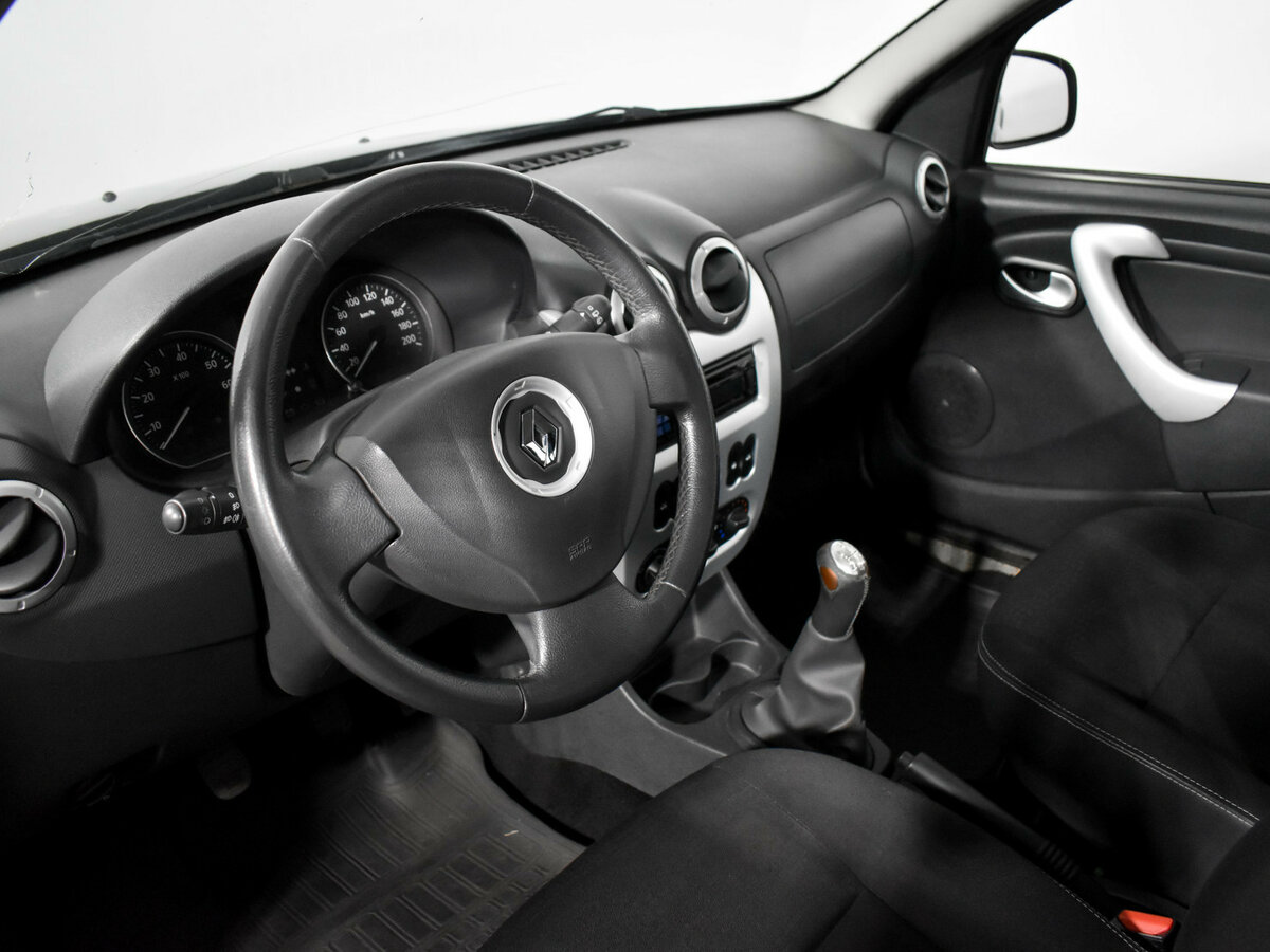 Купить Renault Sandero с пробегом. Фото: #8