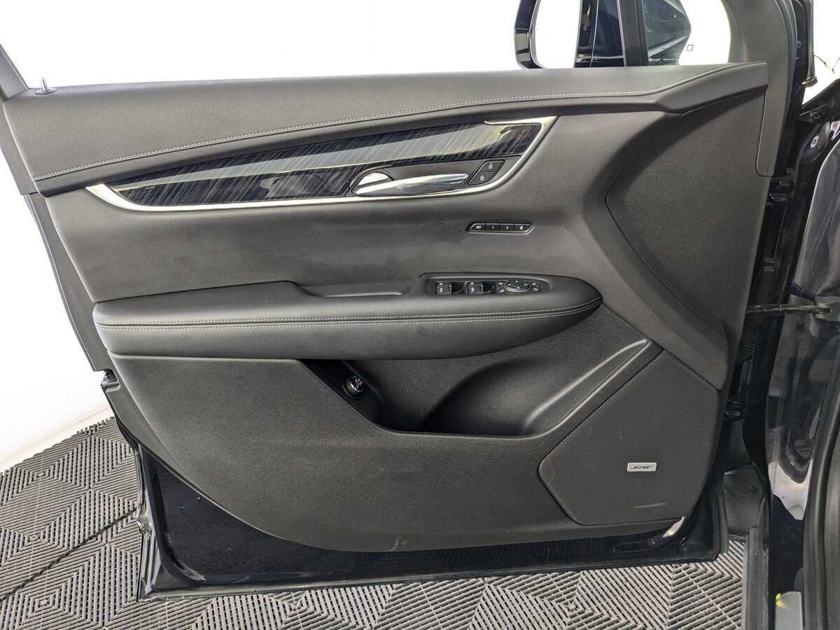 Купить Cadillac XT6 с пробегом. Фото: #14