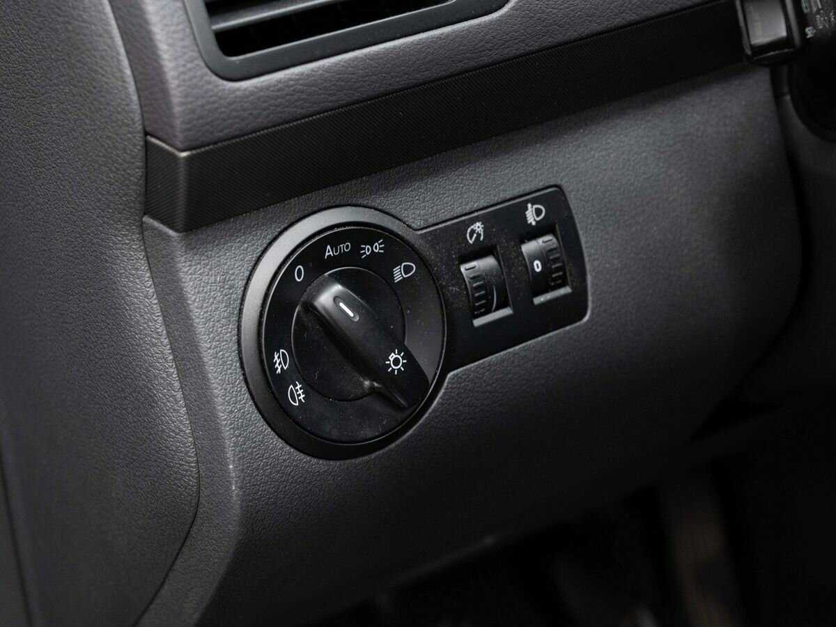 Купить Volkswagen Touran с пробегом. Фото: #15