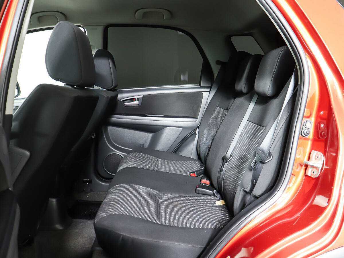 Купить Suzuki SX4 с пробегом. Фото: #9