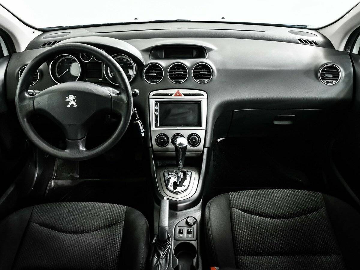 Купить Peugeot 408 с пробегом. Фото: #10
