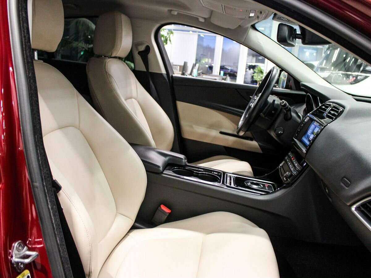 Купить Jaguar XE с пробегом. Фото: #22