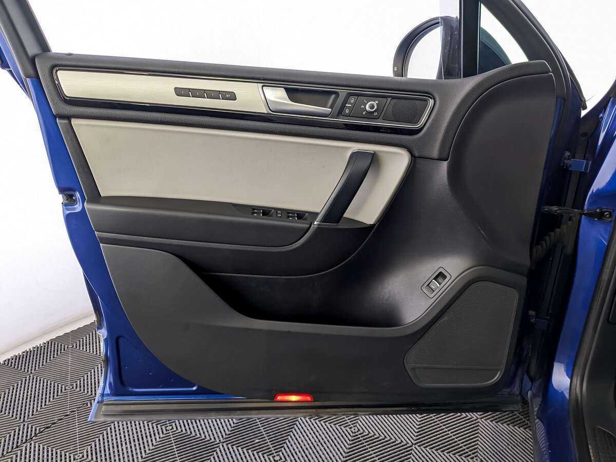 Купить Volkswagen Touareg с пробегом. Фото: #14
