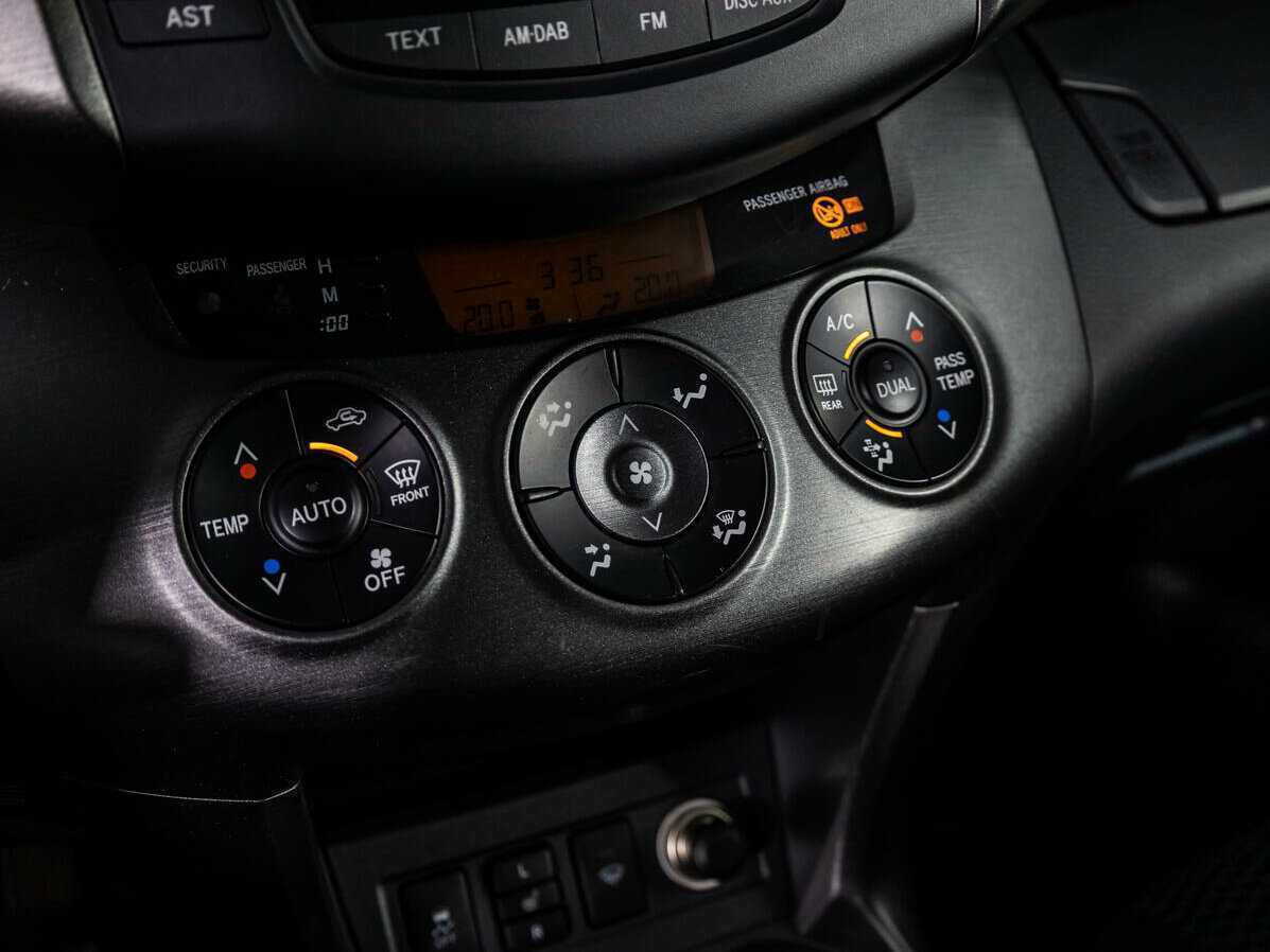 Купить Toyota RAV4 с пробегом. Фото: #14