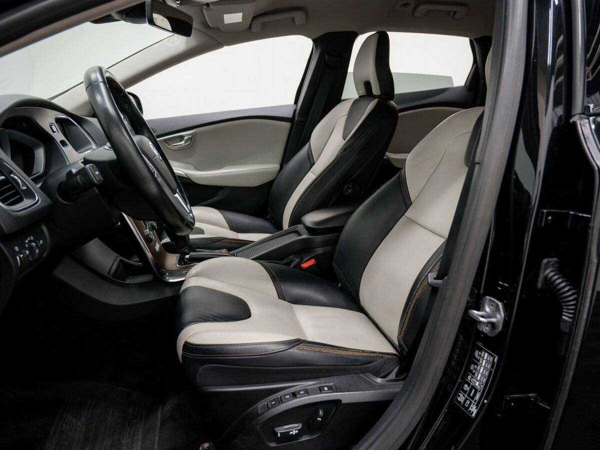 Купить Volvo V40 Cross Country с пробегом. Фото: #11