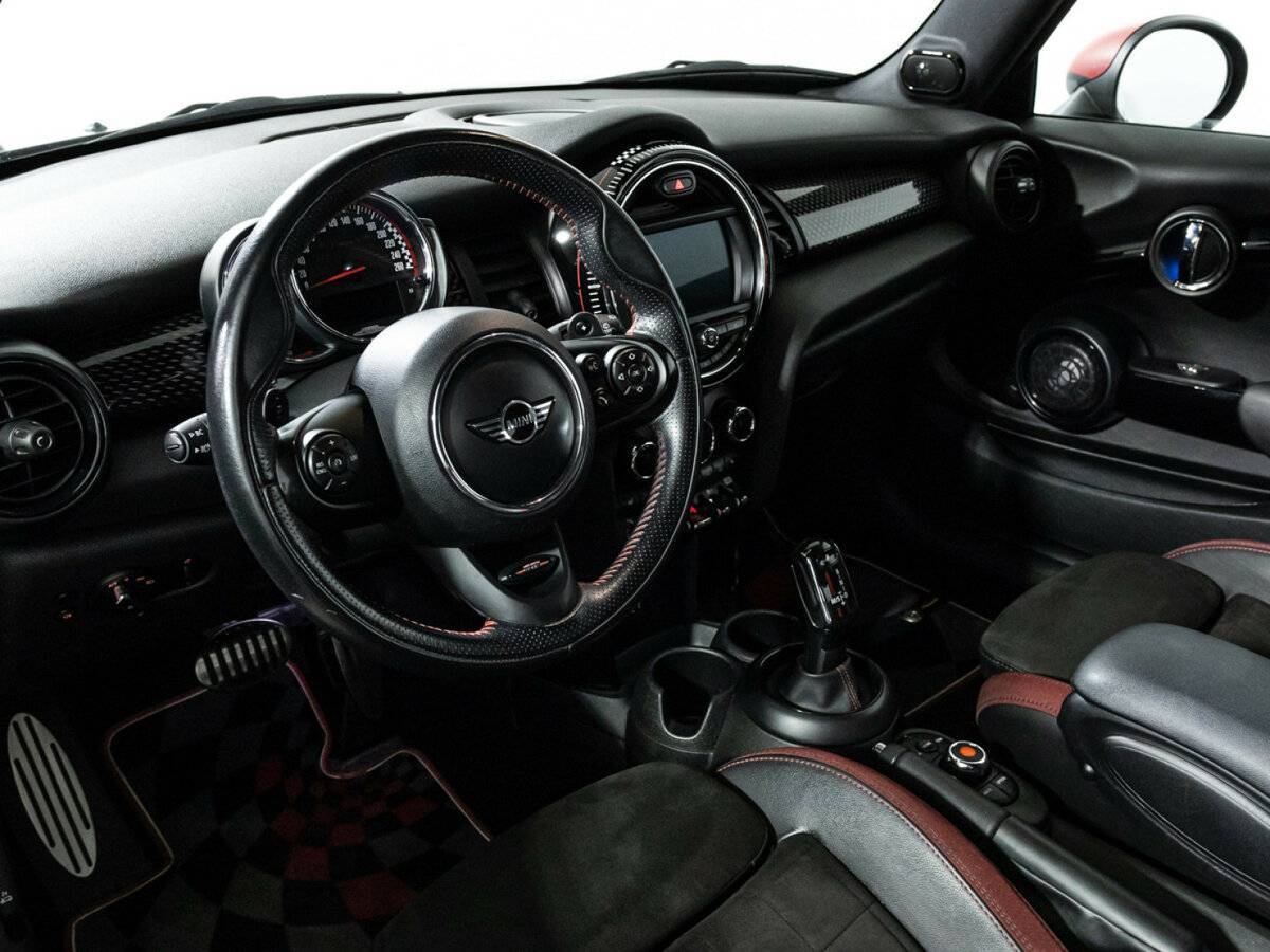 Купить Mini Hatch с пробегом. Фото: #10