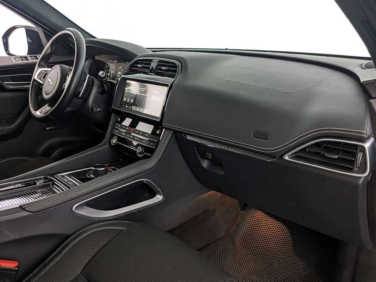 Купить Jaguar F-Pace с пробегом. Фото: #8