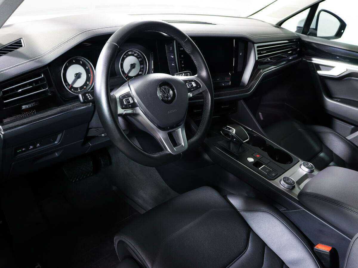 Купить Volkswagen Touareg с пробегом. Фото: #11