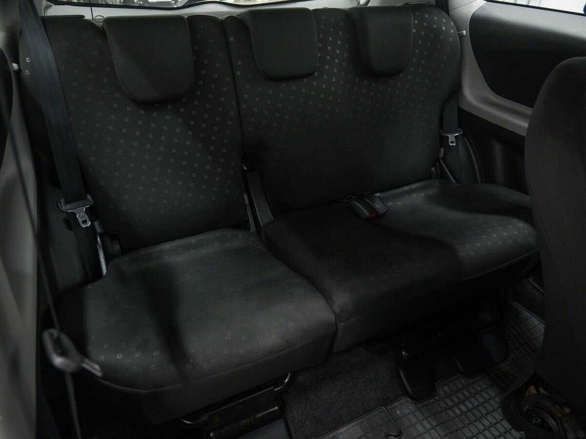 Купить Toyota Yaris с пробегом. Фото: #8
