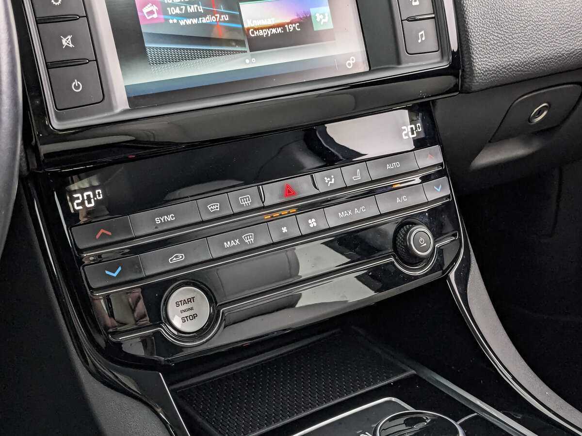 Купить Jaguar XE с пробегом. Фото: #16