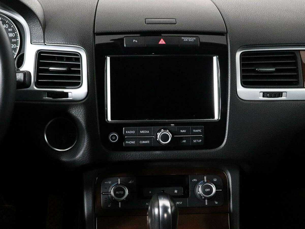 Купить Volkswagen Touareg с пробегом. Фото: #9