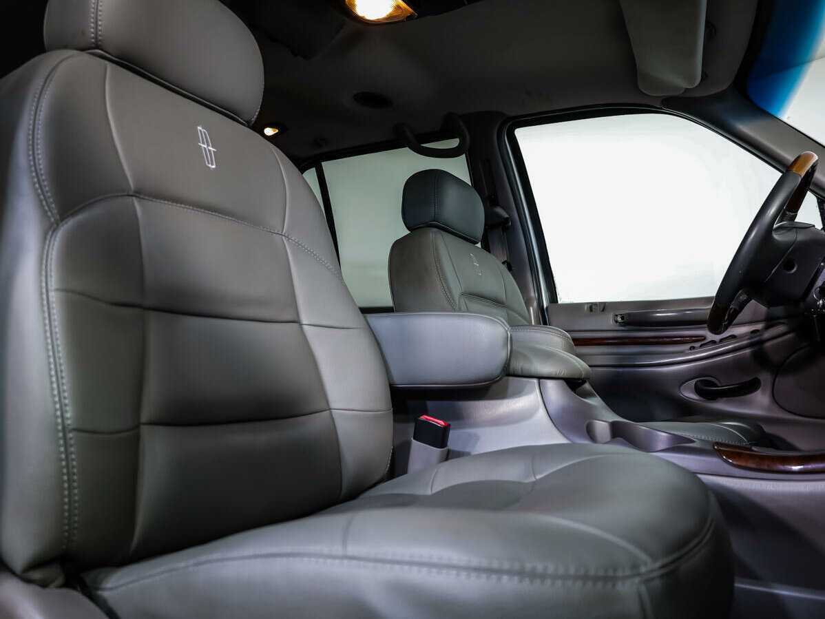 Купить Lincoln Navigator с пробегом. Фото: #10