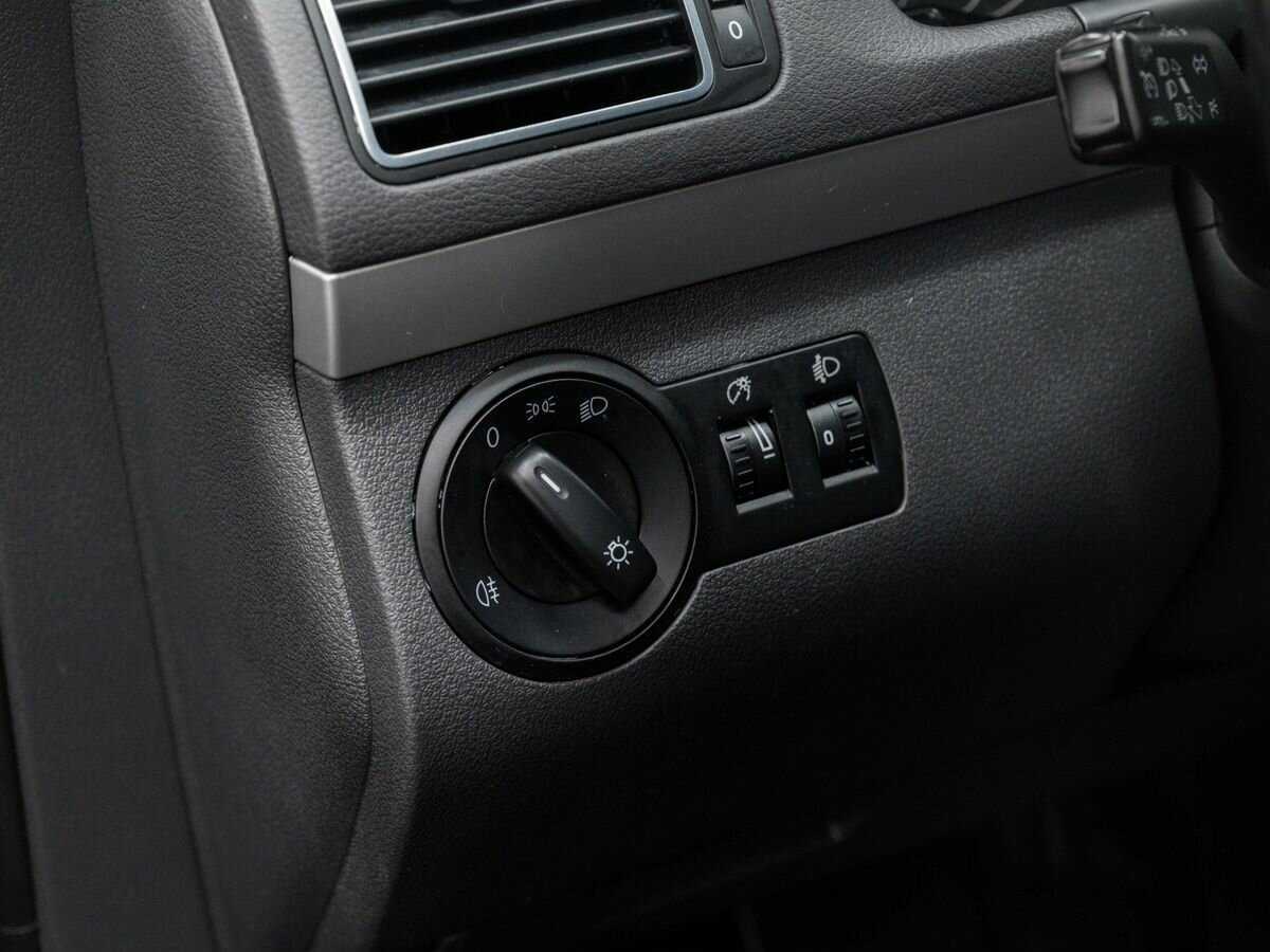 Купить Volkswagen Touran с пробегом. Фото: #15