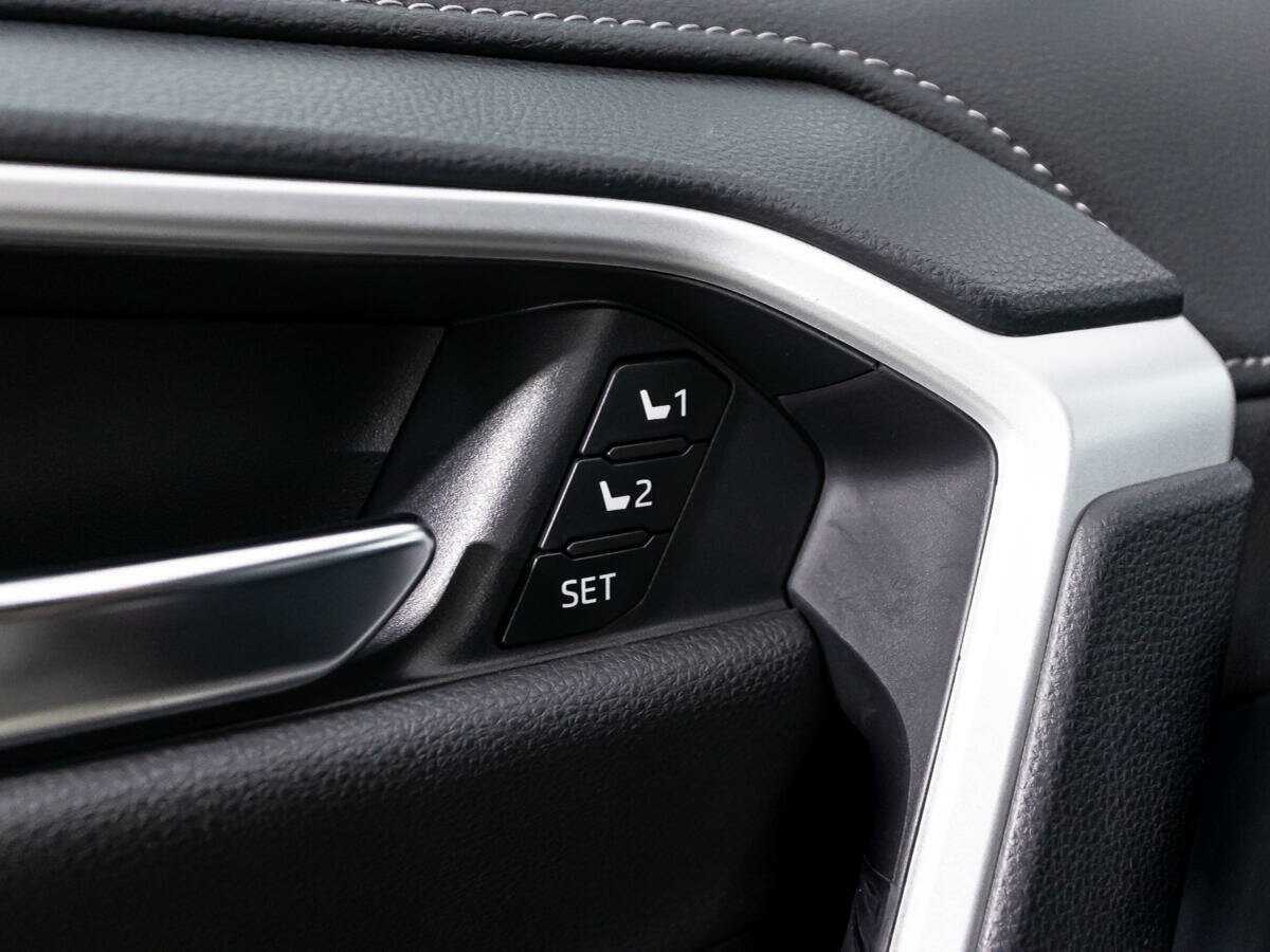 Купить Toyota RAV4 с пробегом. Фото: #21