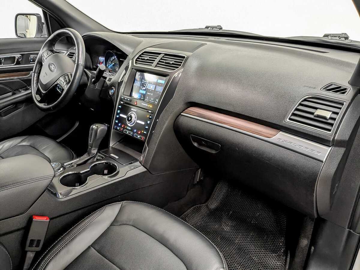 Купить Ford Explorer с пробегом. Фото: #10