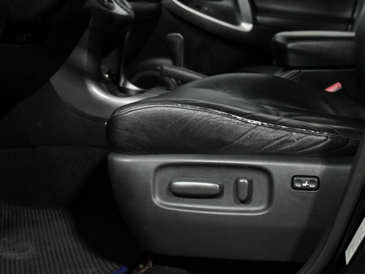 Купить Toyota RAV4 с пробегом. Фото: #9