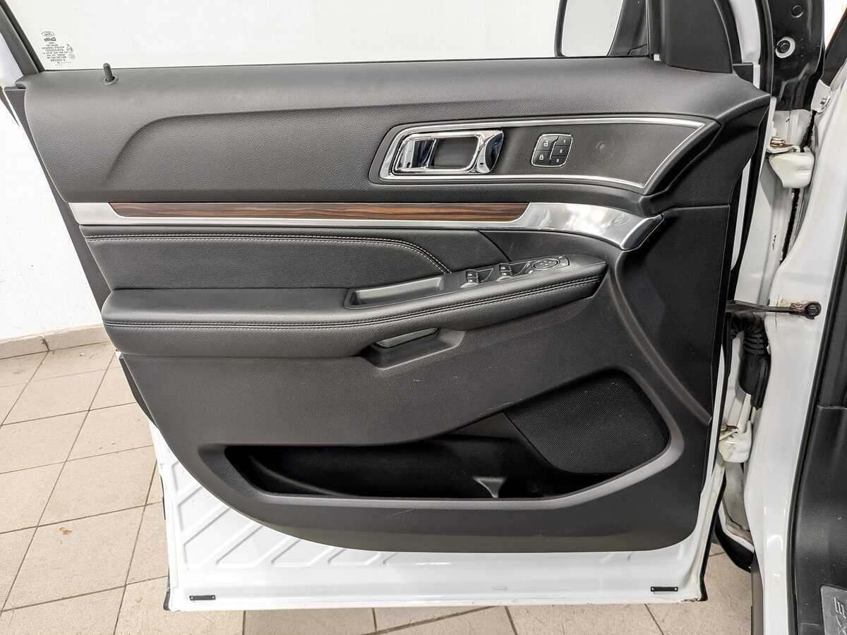 Купить Ford Explorer с пробегом. Фото: #16