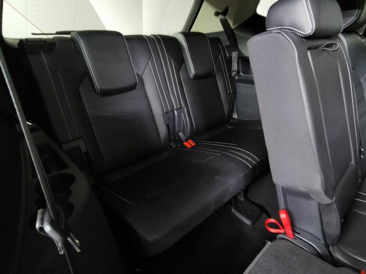 Купить Volkswagen Teramont с пробегом. Фото: #16