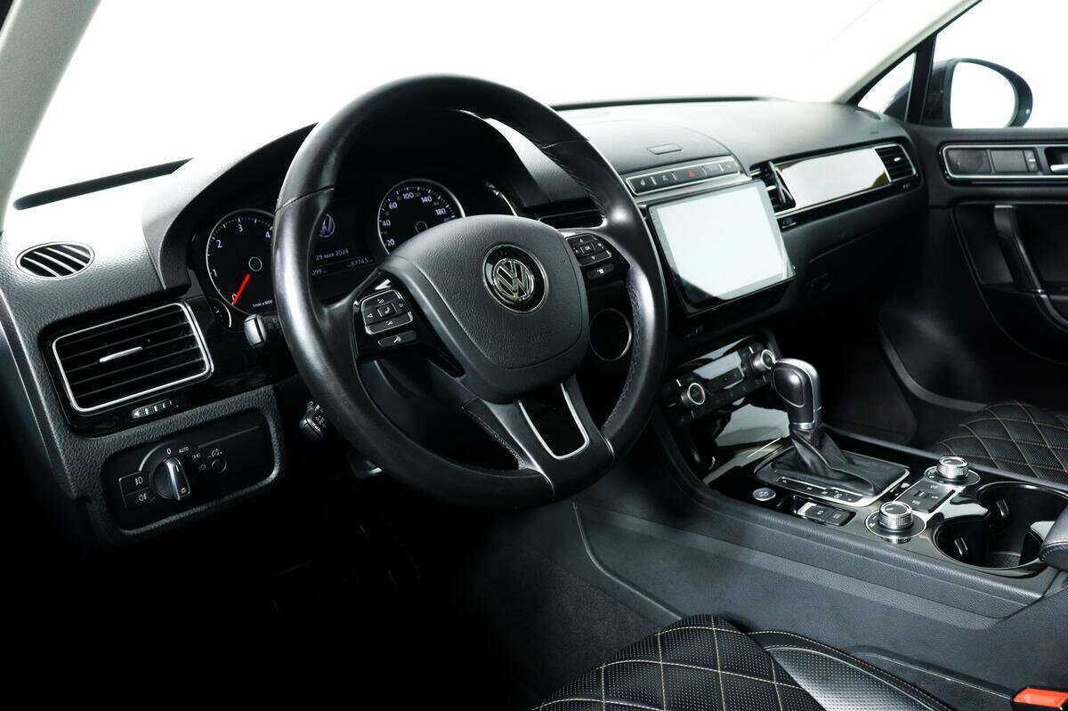 Купить Volkswagen Touareg с пробегом. Фото: #12