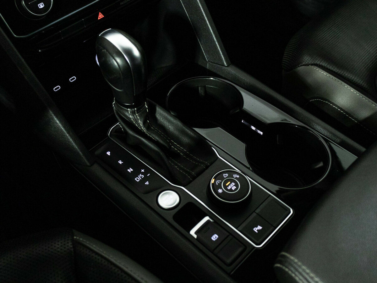 Купить Volkswagen Teramont с пробегом. Фото: #15