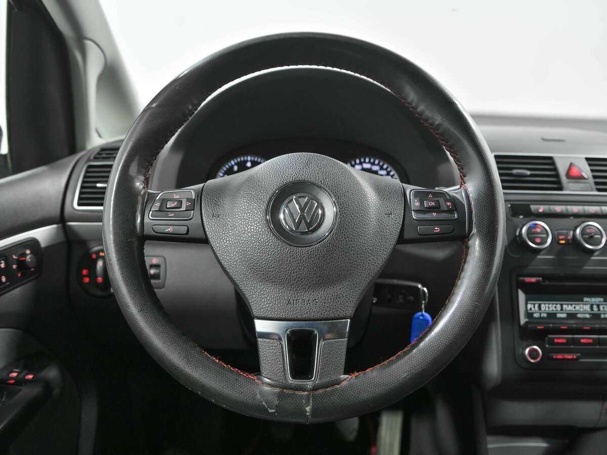 Купить Volkswagen Touran с пробегом. Фото: #7