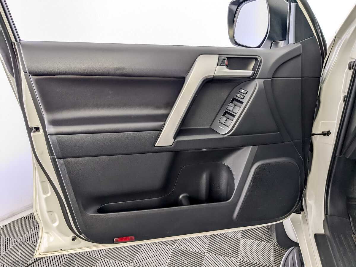 Купить Toyota Land Cruiser Prado с пробегом. Фото: #14