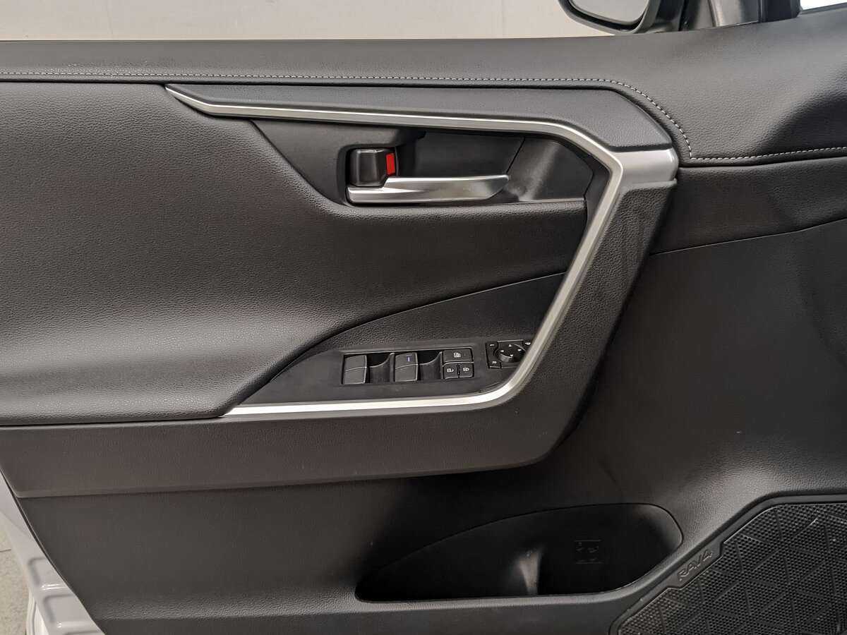 Купить Toyota RAV4 с пробегом. Фото: #14