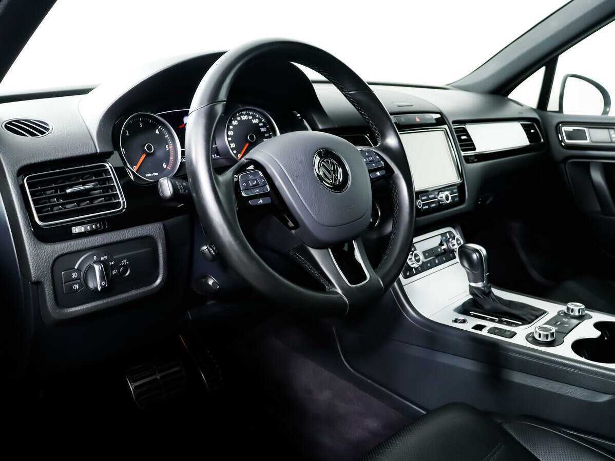 Купить Volkswagen Touareg с пробегом. Фото: #8