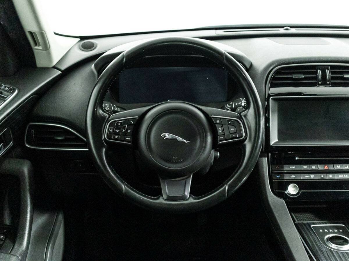 Купить Jaguar F-Pace с пробегом. Фото: #24