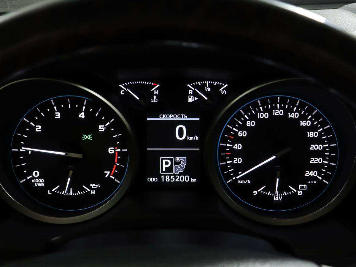 Купить Toyota Land Cruiser с пробегом. Фото: #14