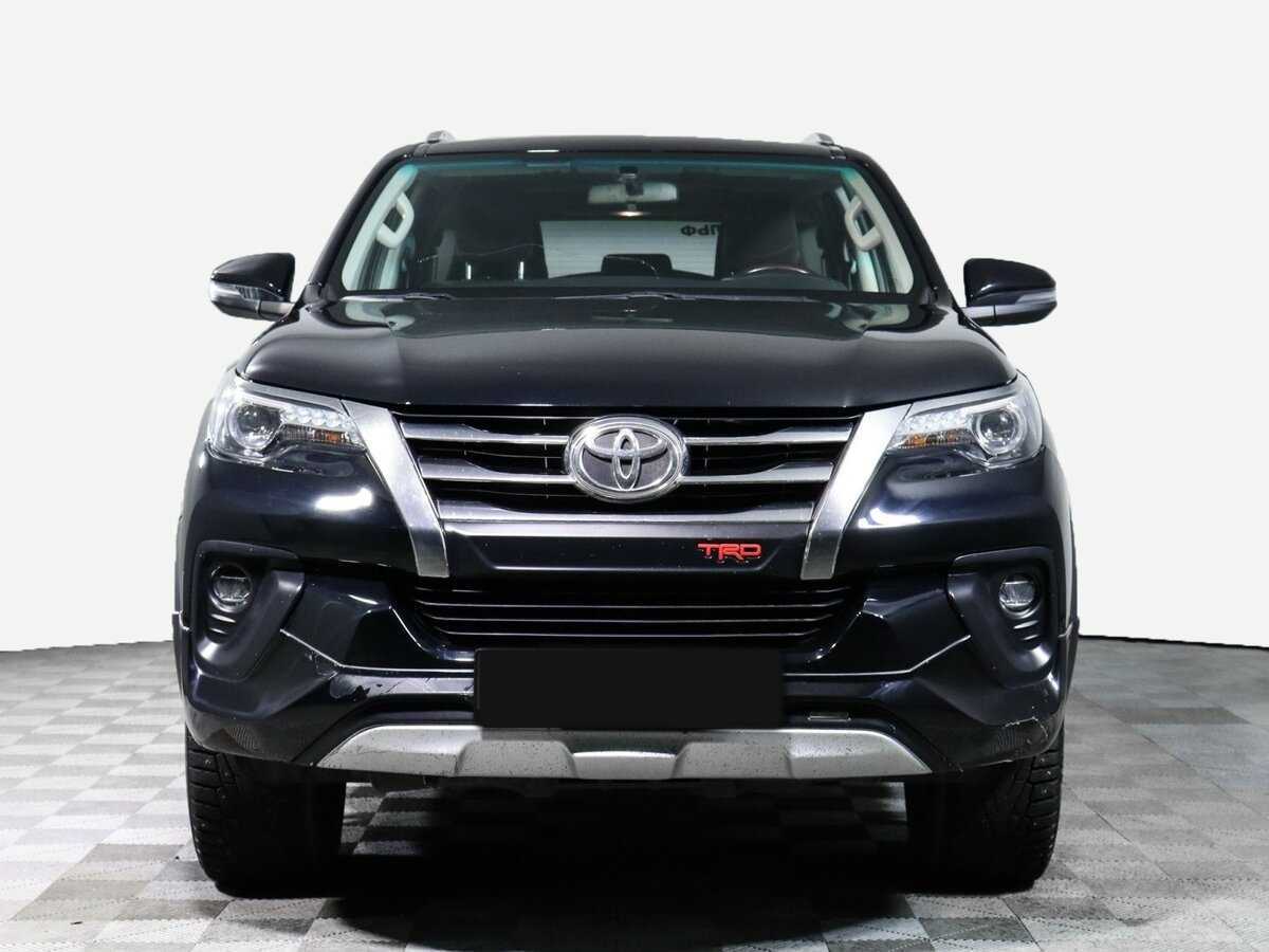 Купить Toyota Fortuner с пробегом. Фото: #1