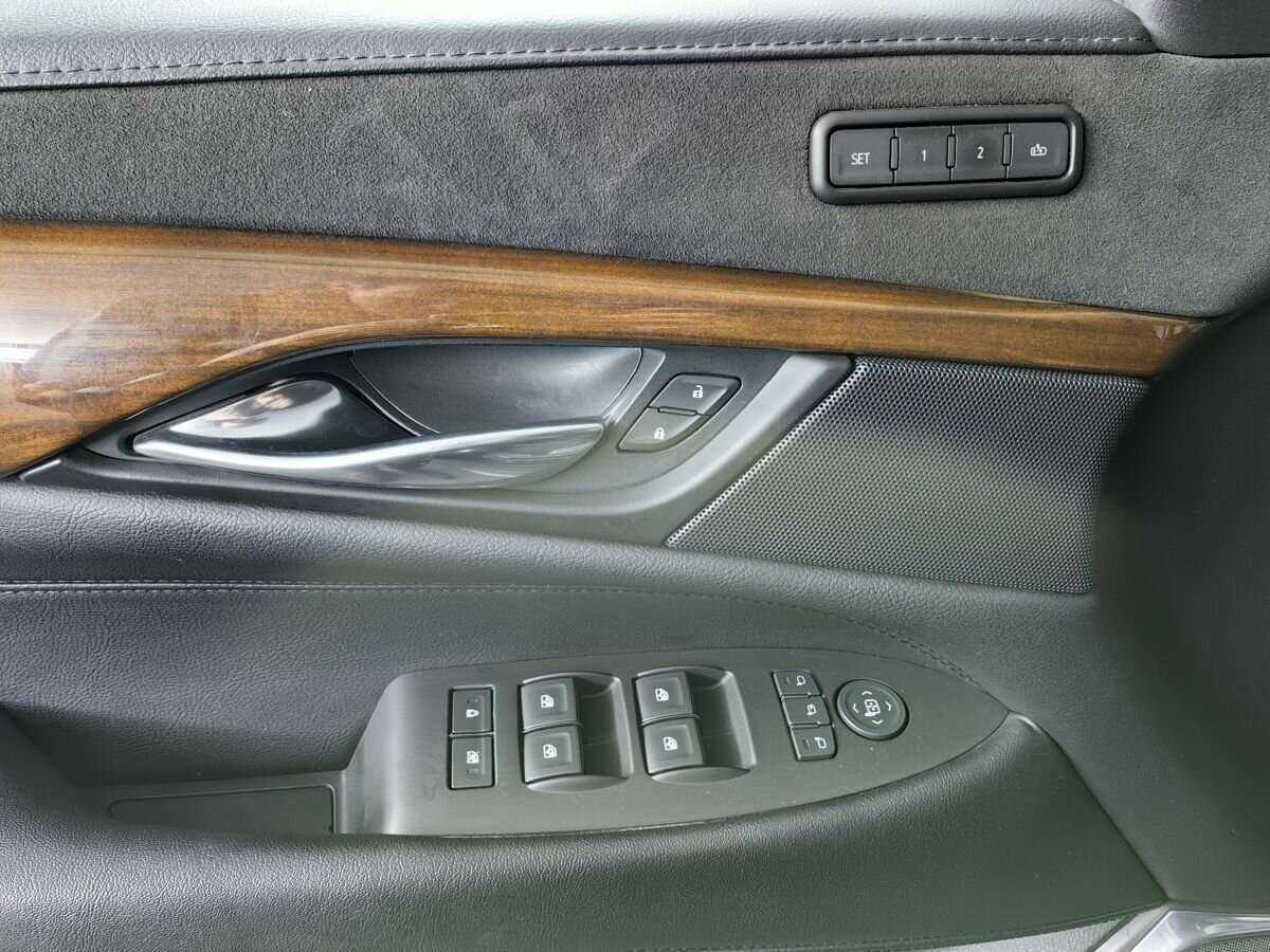 Купить Cadillac Escalade с пробегом. Фото: #18