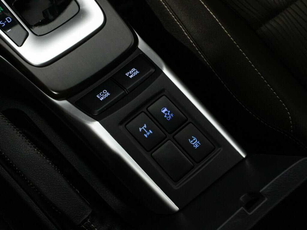 Купить Toyota Fortuner с пробегом. Фото: #16