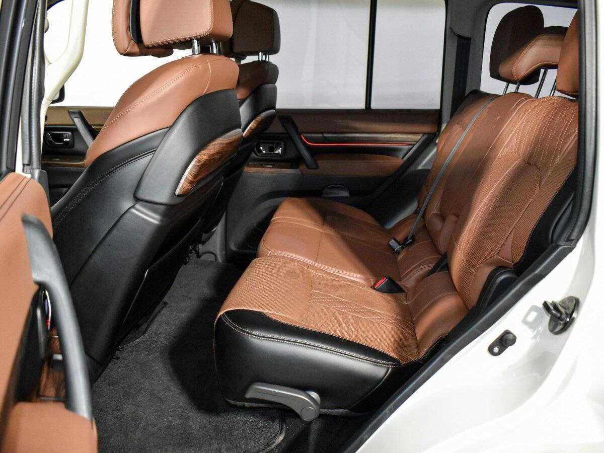 Купить Mitsubishi Pajero с пробегом. Фото: #11