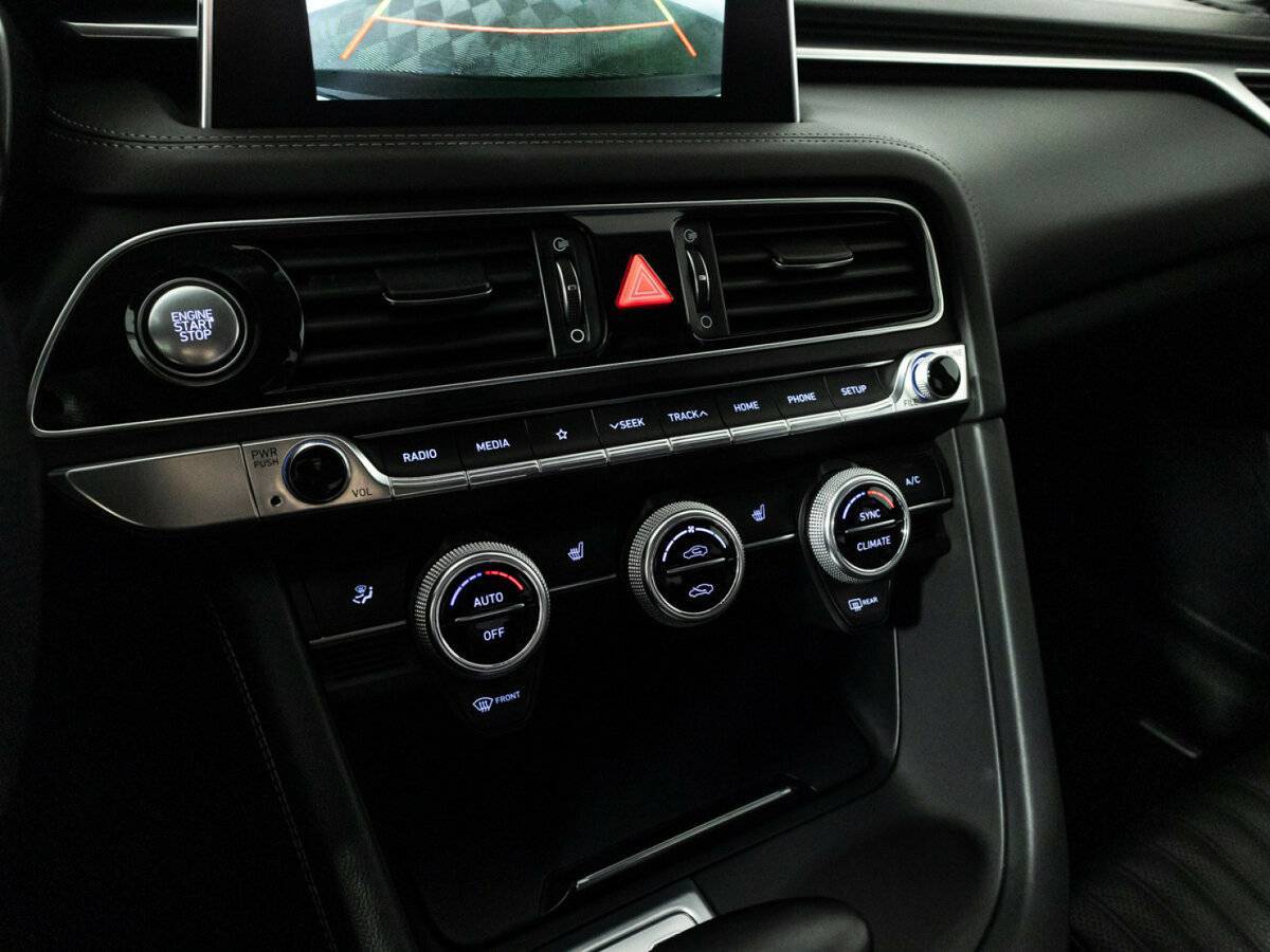 Купить Genesis G70 с пробегом. Фото: #17
