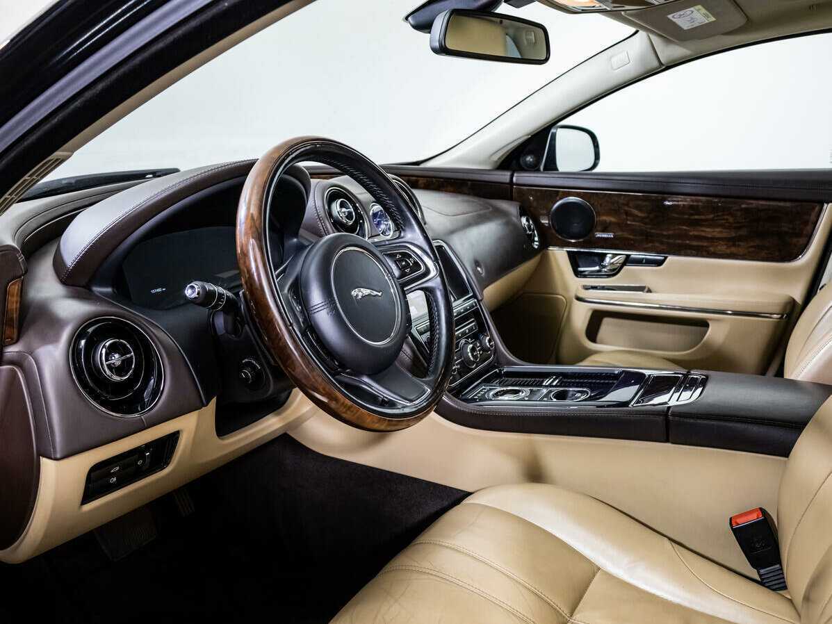 Купить Jaguar XJ с пробегом. Фото: #10