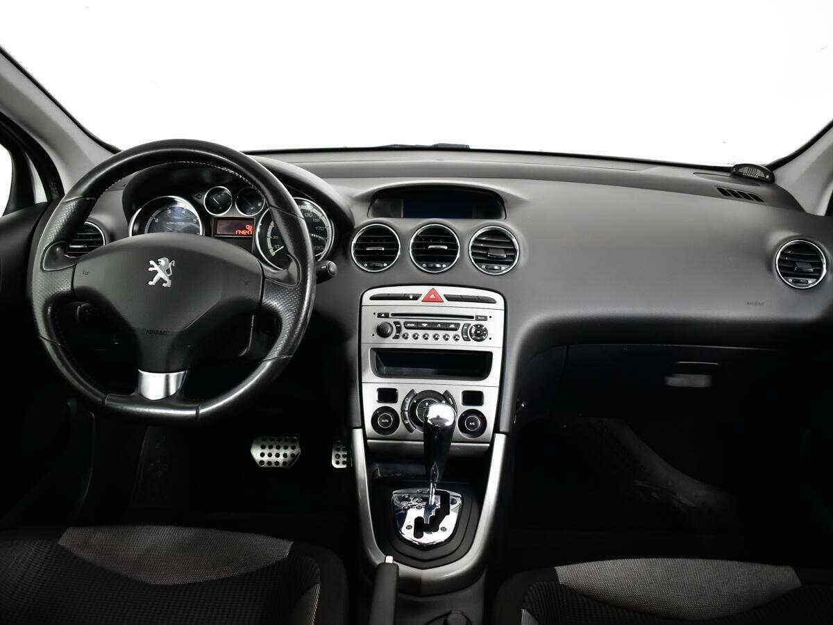 Купить Peugeot 308 с пробегом. Фото: #11