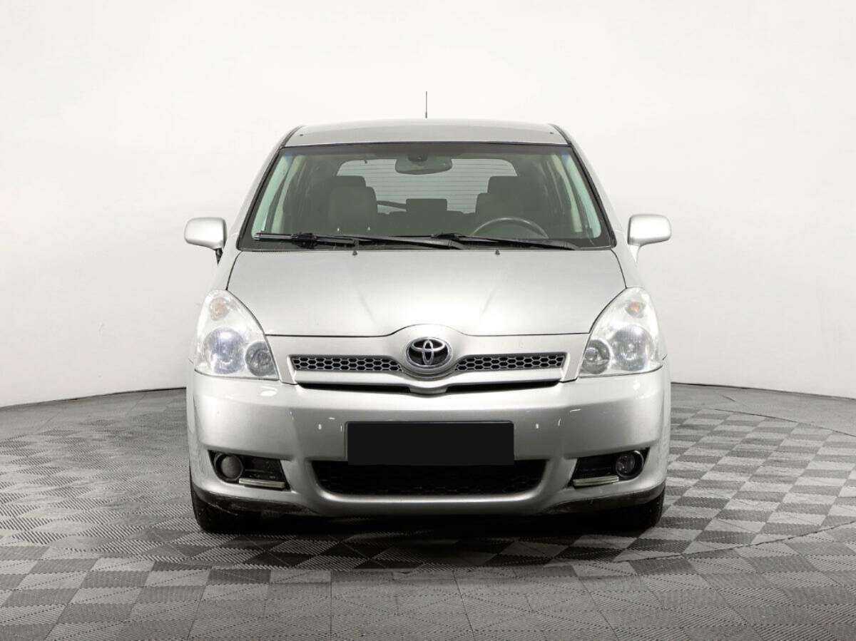Купить Toyota Corolla Verso с пробегом. Фото: #1