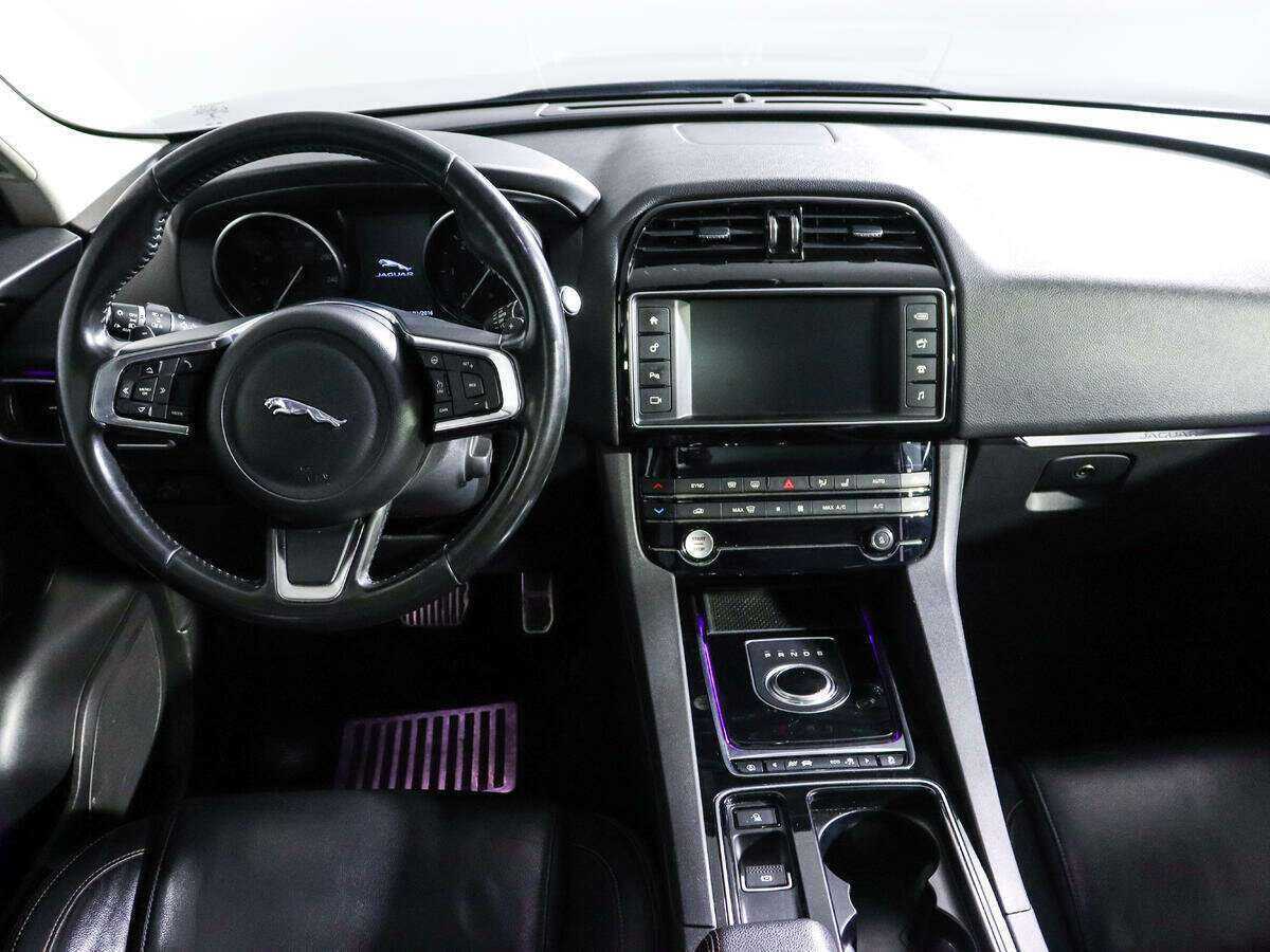 Купить Jaguar F-Pace с пробегом. Фото: #9