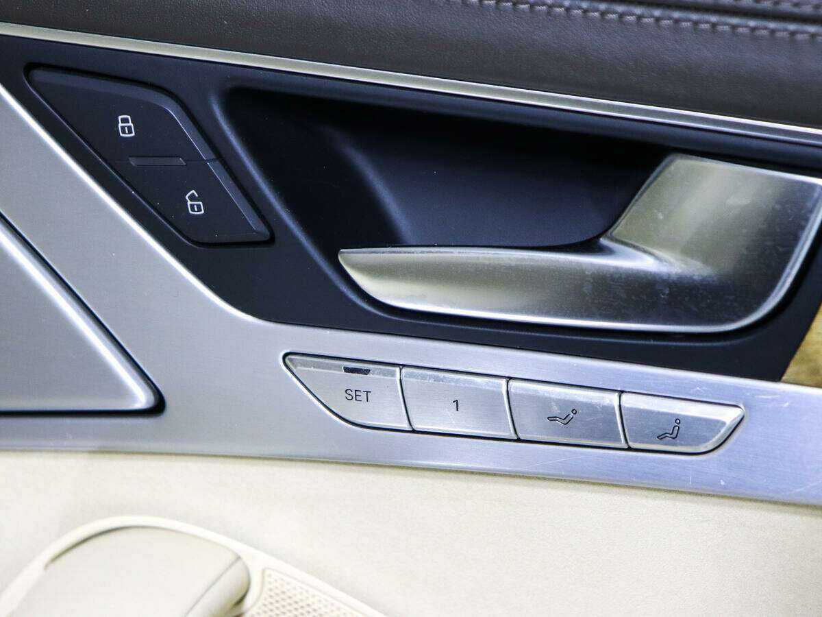 Купить Audi A8 с пробегом. Фото: #23