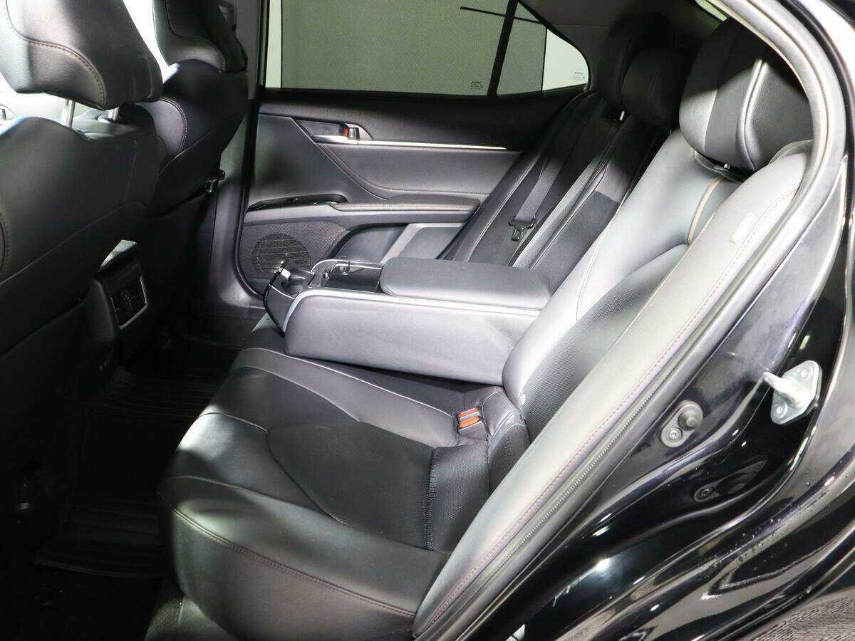 Купить Toyota Camry с пробегом. Фото: #7