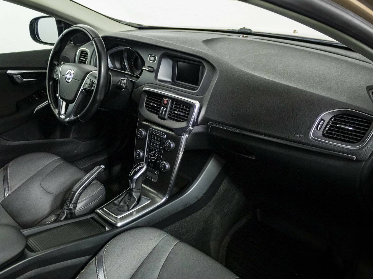 Купить Volvo V40 Cross Country с пробегом. Фото: #6