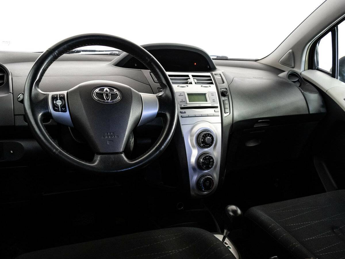 Купить Toyota Yaris с пробегом. Фото: #9
