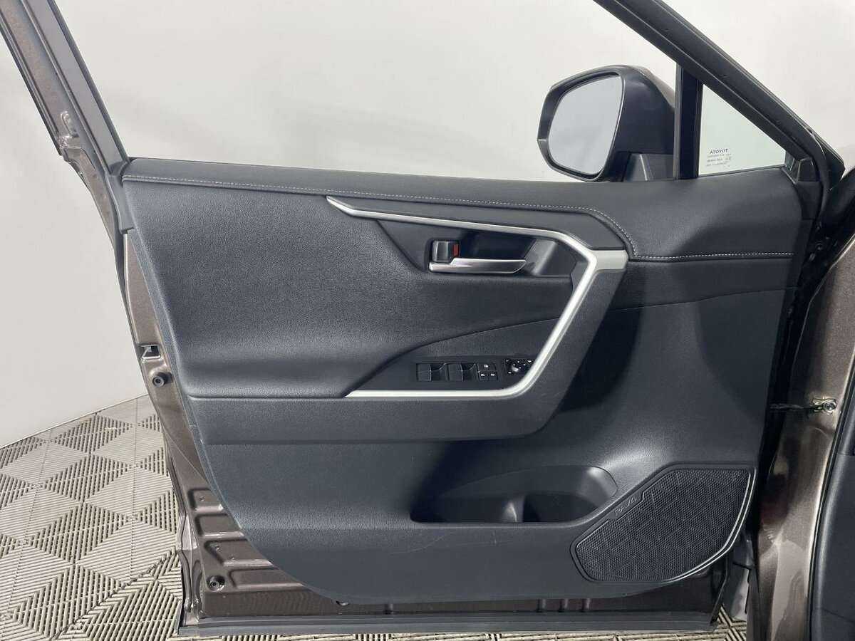 Купить Toyota RAV4 с пробегом. Фото: #6