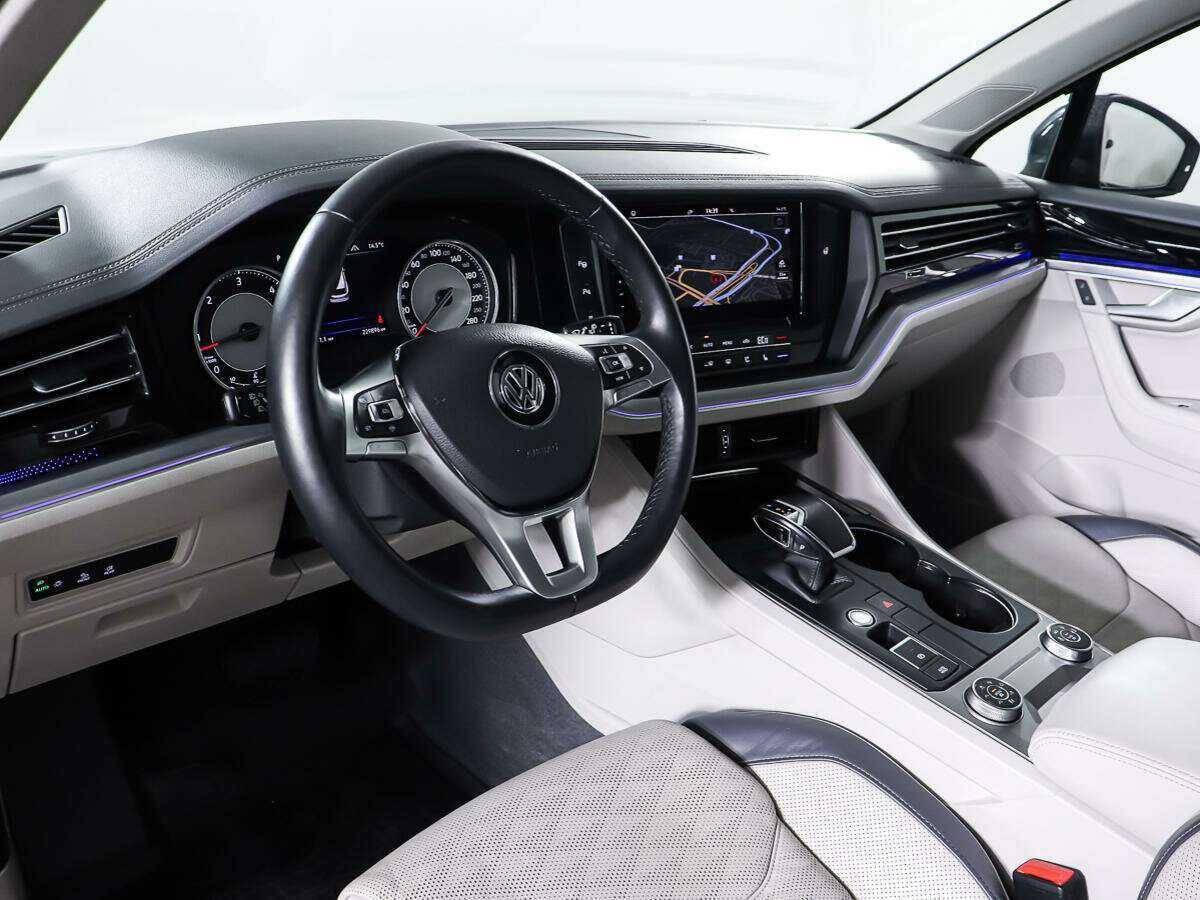 Купить Volkswagen Touareg с пробегом. Фото: #13