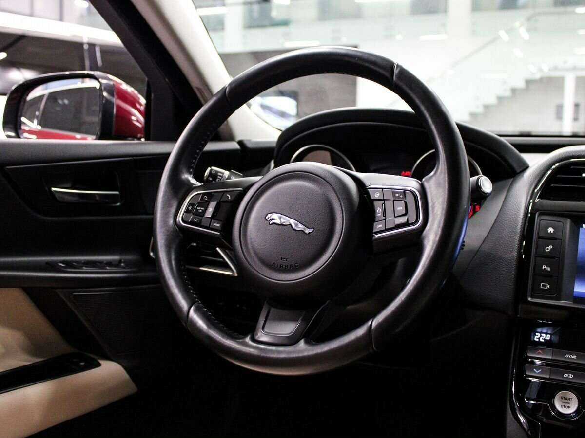 Купить Jaguar XE с пробегом. Фото: #11