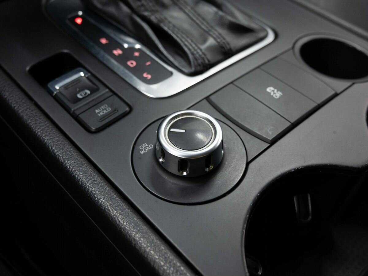 Купить Volkswagen Touareg с пробегом. Фото: #23